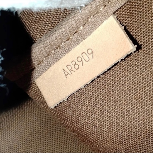 Louis Vuitton Saumur 35 - Picture 12 of 15